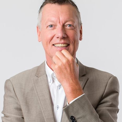mr. Gerald de Jong